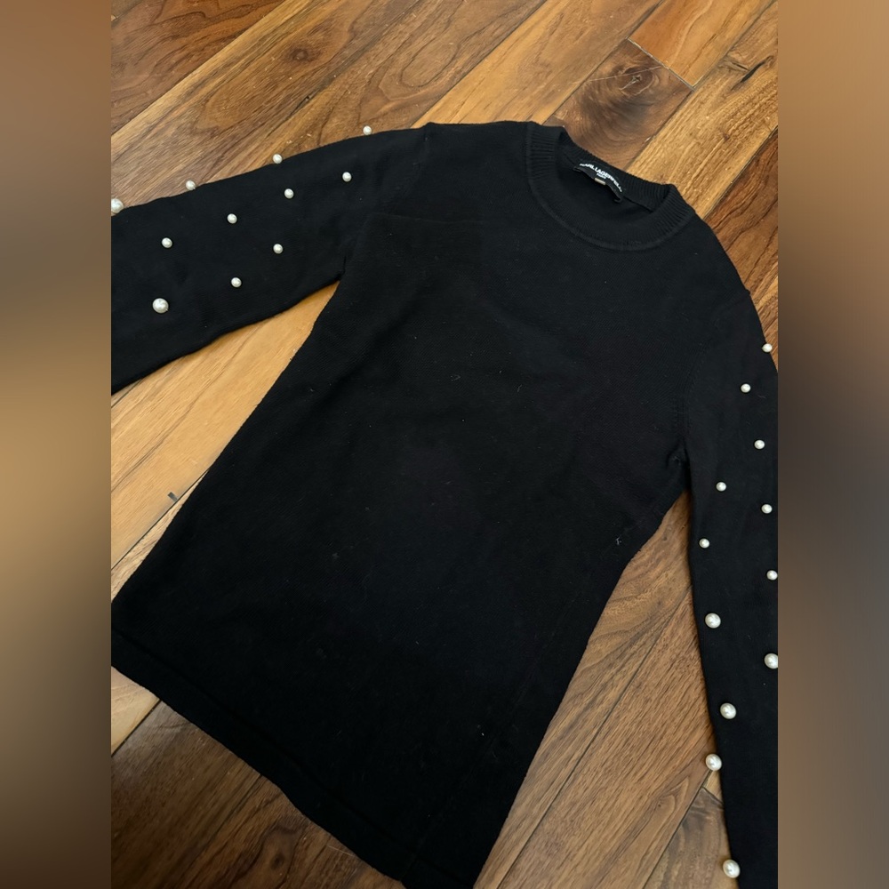 KARL LAGERFELD PARIS Women's Black Luxe Pearl Sleeve Mock Neck Sweater
Size XS